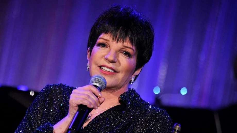 Лайза Минели пише автобиографична книга