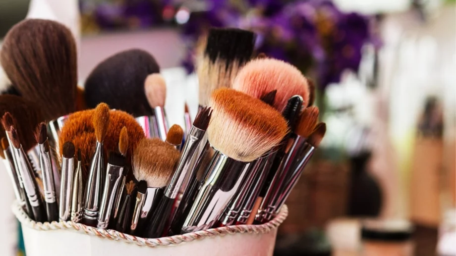 Шокиращо: Четките ви за грим са по-мръсни от тоалетна чиния