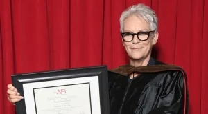 Джейми Лий Къртис получи почетна докторска степен 