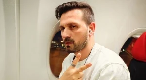 Александър Сано се хвали с 50-годишната си жена по бански (СНИМКИ)