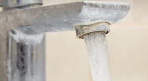 Котленият камък пада за 30 секунди с помощта на това