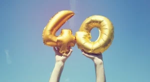 Ето защо НЕ трябва да празнувате 40-тия си рожден ден (ВИДЕО)