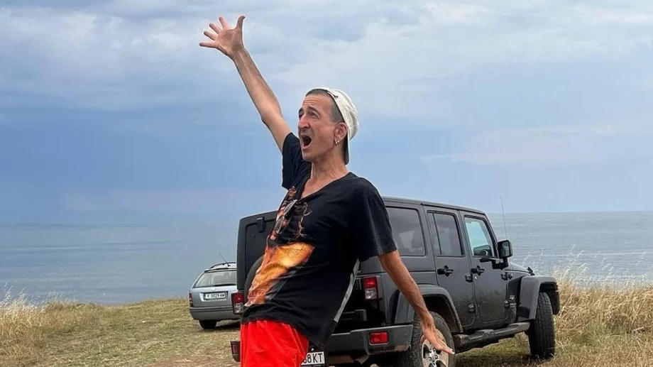 Дони скандализира, показа се чисто гол (СНИМКА)