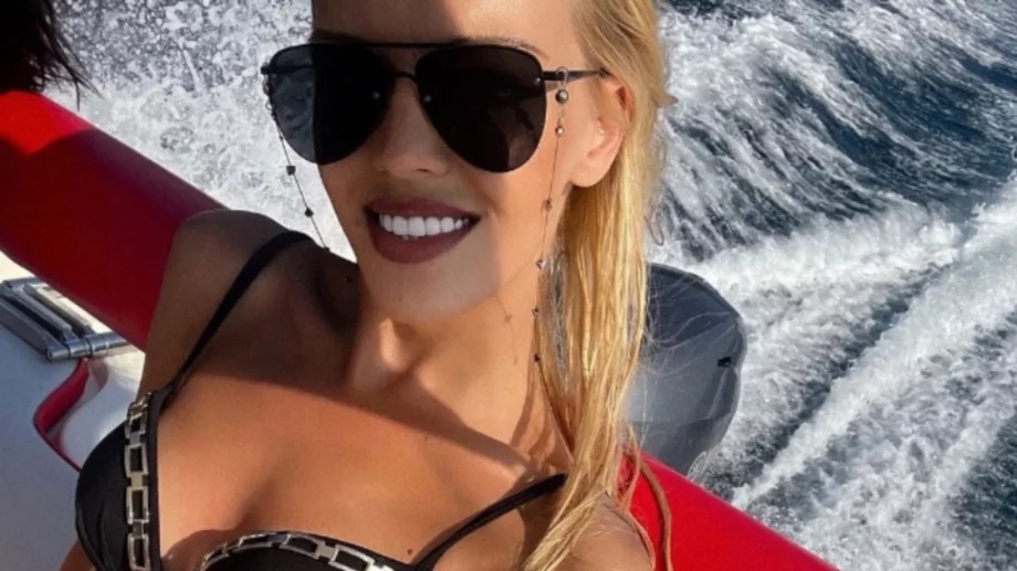 Натали Трифонова показа секси дупе (СНИМКИ)