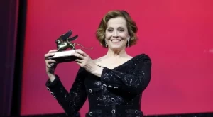 Сигорни Уивър получи почетен Златен лъв във Венеция