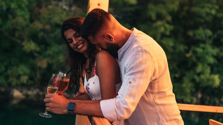 Тези 3 зодии ще срещнат ЛЮБОВТА през септември 2024