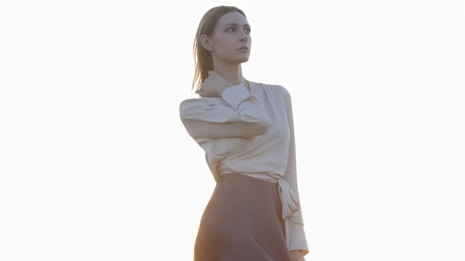 Как да стилизирате копринена пола като парижанка (СНИМКИ)