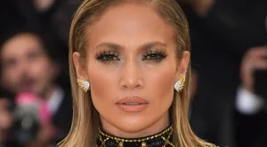 След раздялата: Дженифър Лопес се появи с рокля за отмъщение (СНИМКИ)