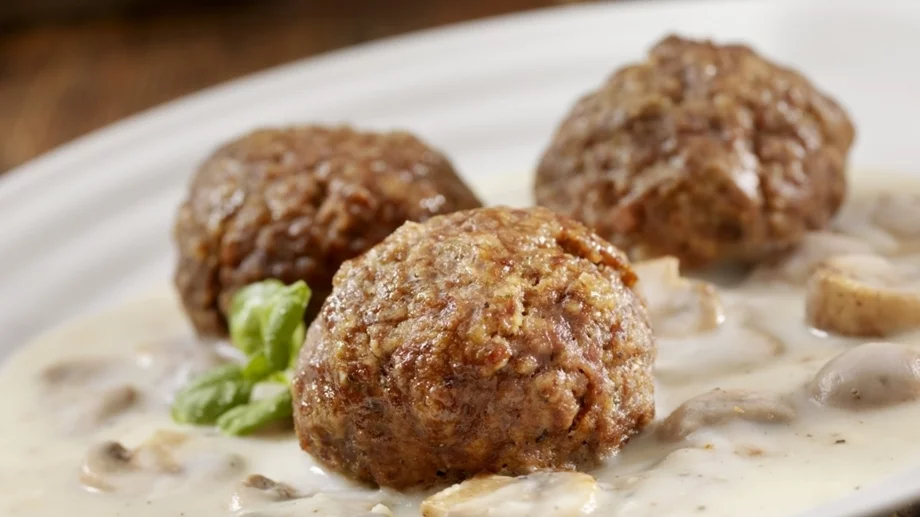 Топящи се в устата кюфтета с гъбен сос