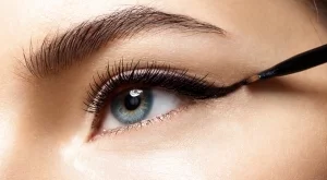 5 грешки, които всеки прави, когато нанася очна линия