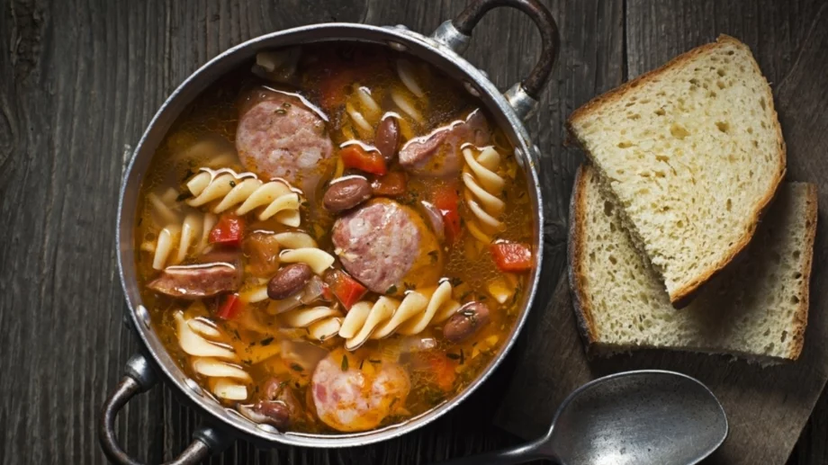 Италианска засищаща супа с наденица 