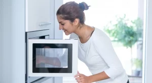 8 храни, които НЕ трябва да претопляте в микровълнова печка