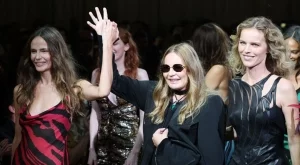 Супермодели от 90-те  дефилираха за Roberto Cavalli (СНИМКИ)