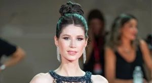 Супермоделът Поли Канабис за iWoman: Пътят към модната индустрия и преследването на мечтите 