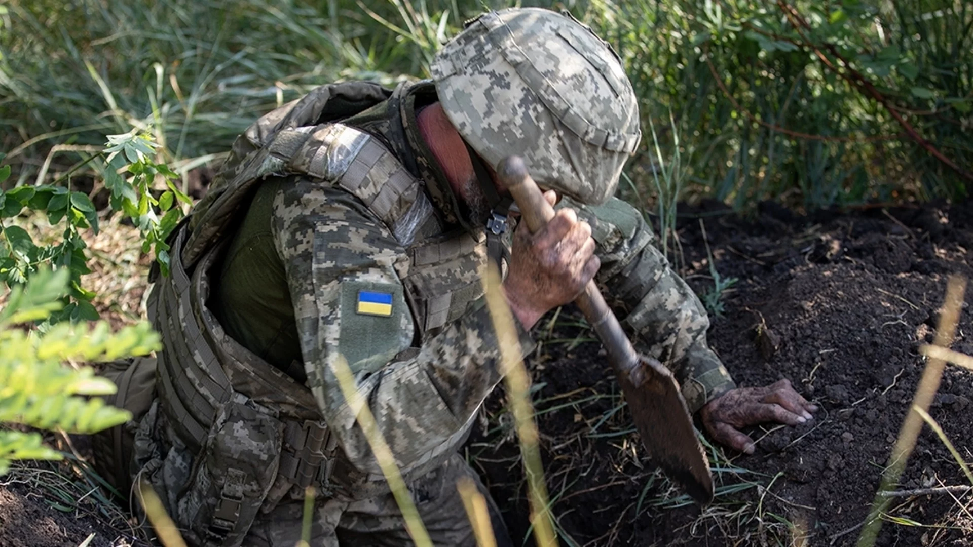 Над 100 хил. украински военни са напуснали самоволно частите си от 2022 г. насам