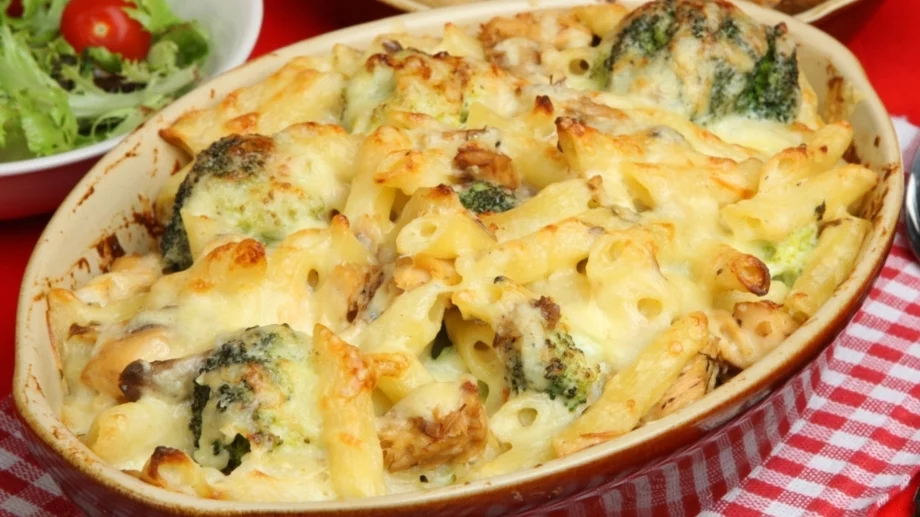 Бърза вечеря: Печена паста с броколи и пиле