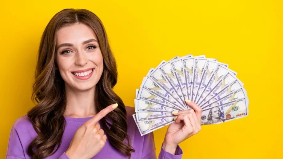 Тези зодии ще се радват на много пари през октомври 2024