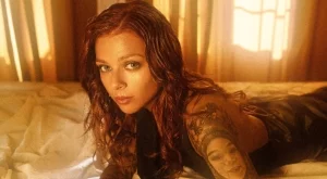 VICTORIA с песен за пътуването през самотата и себеоткриването (ВИДЕО)