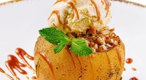 Лесен десерт: Печени ябълки със сладолед