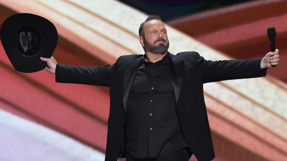 Известният кънтри певец Гарт Брукс е обвинен в изнасилване