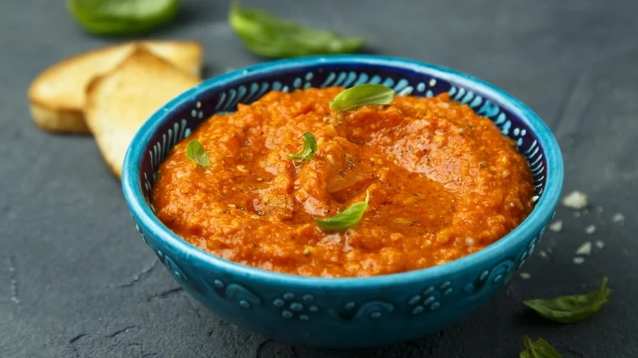 Дип с патладжан и червени чушки