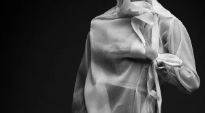 "Изглеждам и съм" - скулптурна композиция от живи модели