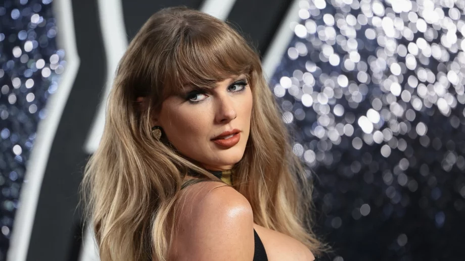 Увековечиха Тейлър Суифт върху сграда (ВИДЕО)