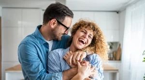 Ако забележите тези 10 поведения в партньора си, любовта му към вас все още е силна