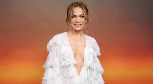 Оперираха Дженифър Лопес