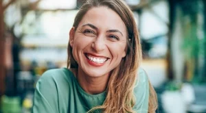 Тайната на сияйната усмивка: Как избелването на зъбите променя самочувствието ни