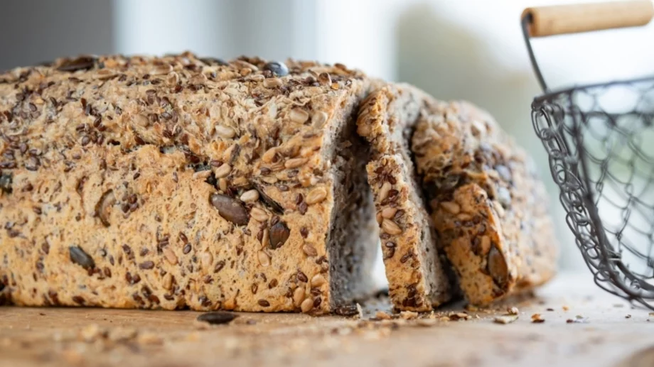 Домашен овесен хляб със семена