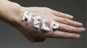 Как с домашни средства да се справим със сухата кожа на ръцете