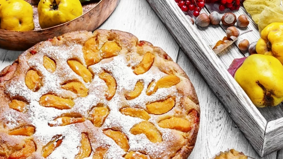 Ароматен есенен кекс с дюли