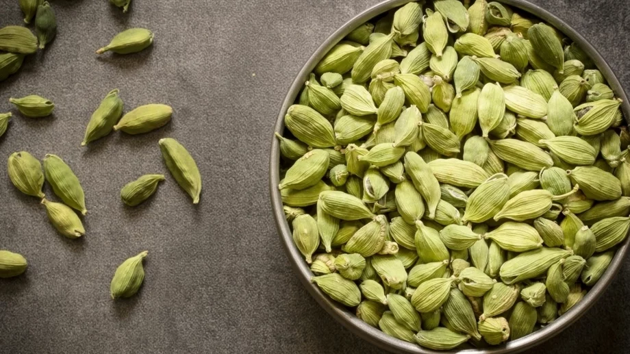 Кардамон за кожата: 4 ползи и начини за използване на тази подправка