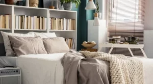 Как да подредите малка спалня, за да създадете илюзията за повече пространство