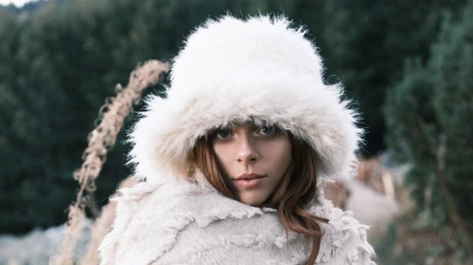 VICTORIA пусна коледна песен за самотата (ВИДЕО)