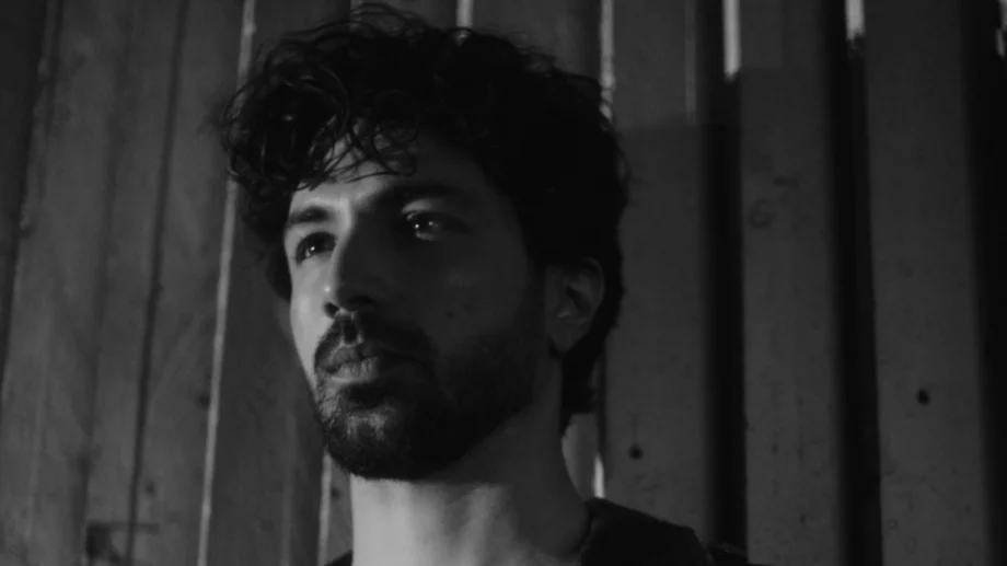 Евгени Генчев изненада с новата си песен (ВИДЕО)