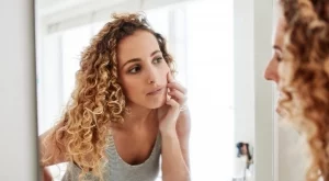 Експерт: Пиенето на вода хидратира ли кожата ви?