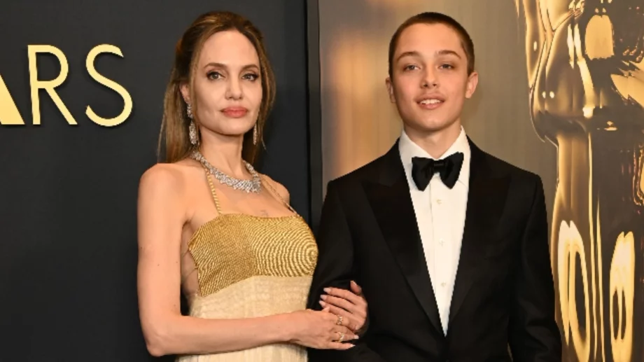 Това ли всъщност е причината Джоли да се появи със сина си на светско събитие?