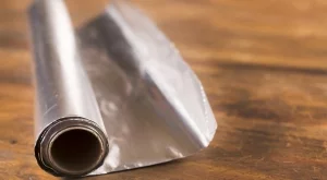 Как да използвате алуминиевото фолио: От лъскавата или матовата страна?