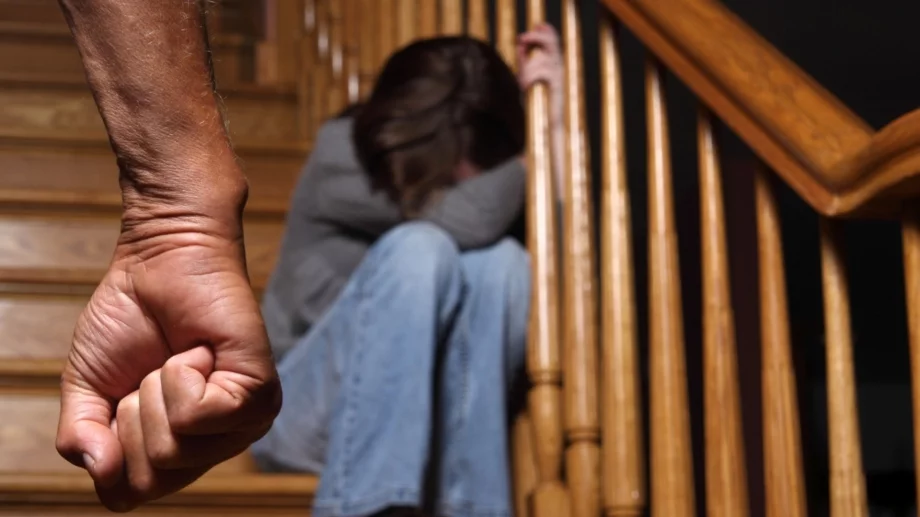 Нито една повече: протести срещу насилието над жени в цялата страна