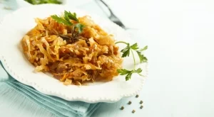 От тефтера на баба: Постно зеле с домати на фурна