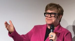 Елтън Джон: Спрях работата по нов албум заради частична слепота