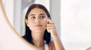 Как да наслоите продуктите за грижа за кожата по правилния начин