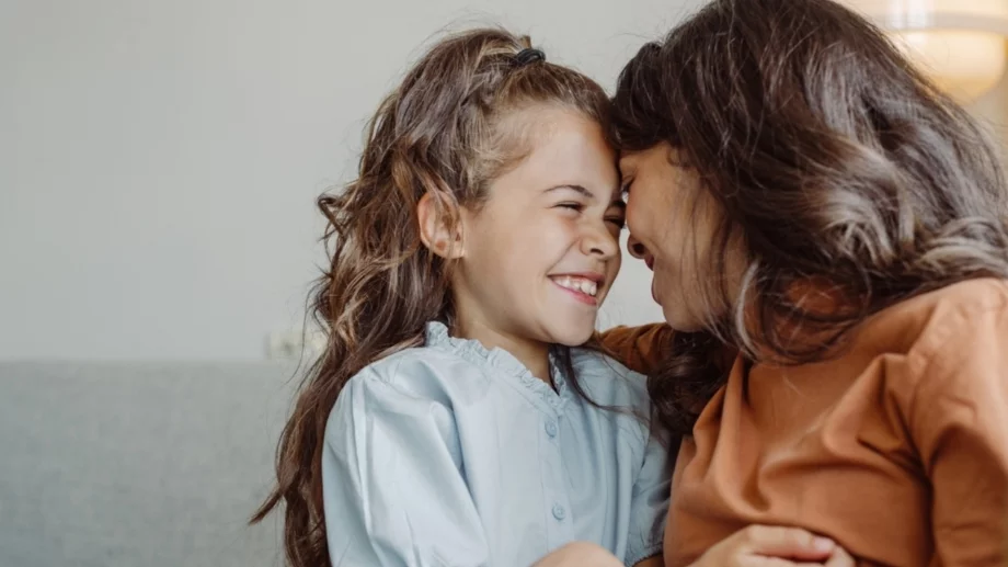 Как да насърчите доброта и увереност у децата си