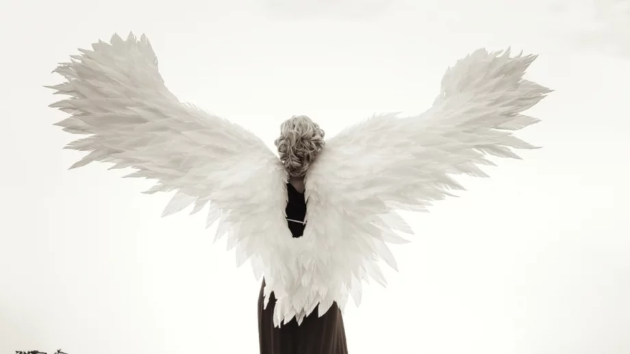 Тези 3 зодии трябва да търсят знаци от своите ангели пазители през декември 2024