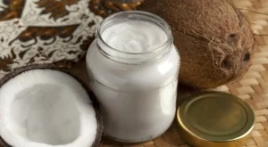 3 ползи от нанасянето на кокосово масло върху лицето ви през нощта