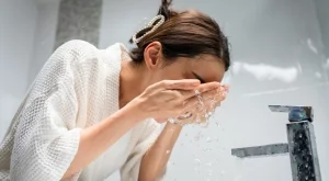 Защо е достатъчно да си миете лицето веднъж дневно