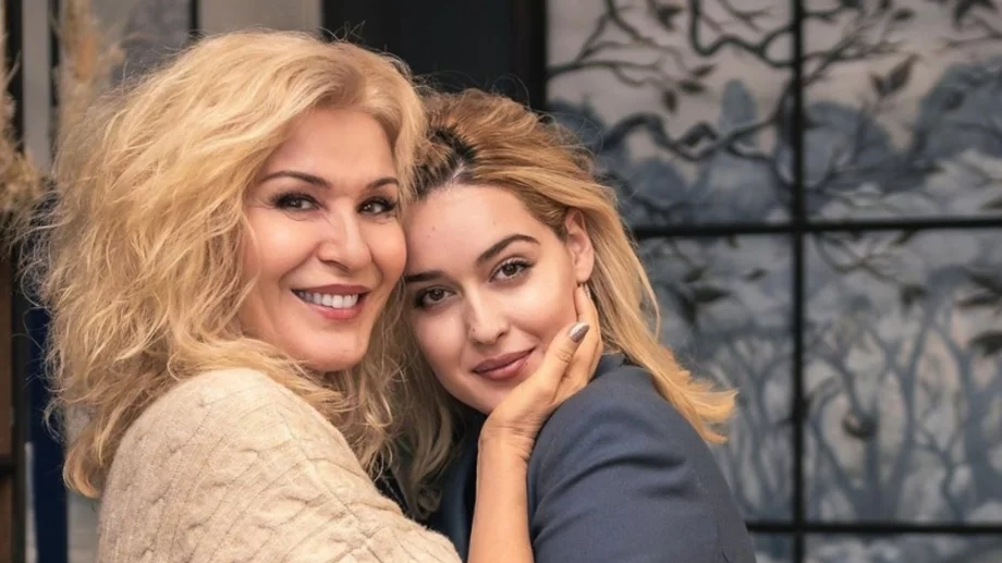 За първи път показаха личицето на внучката на Гала (СНИМКИ)