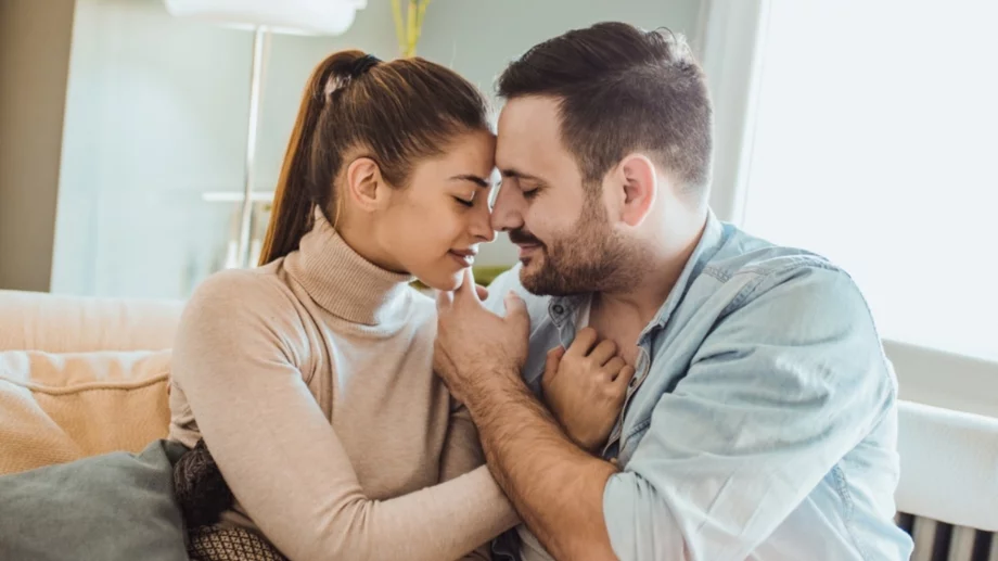 4 зодии, които ще срещнат животопроменяща любов в следващите 2 месеца